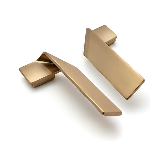 Furniture Handle H2155 Material: Zinc alloy Finish: Gold BrushedDark PewterPearl BeigeA/B Black Matt Hole centres: 16 mm Dimensions: 100 x 24 mm Note: Please order screws separately:022.35.225: 22mm Screws for use with all Häfele handles where panel thick