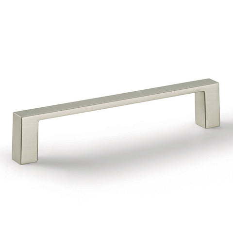 Furniture Handle H1735 Material: Zinc-alloy Finish: Chrome plated polishedNickel plated brushedBrass plated antiqueUsed look brushed Hole centres: 128 mm160 mm Dimensions: 139 x 28 mm171 x 28 mm Note: Please order screws separately:022.35.225: 22mm Screws