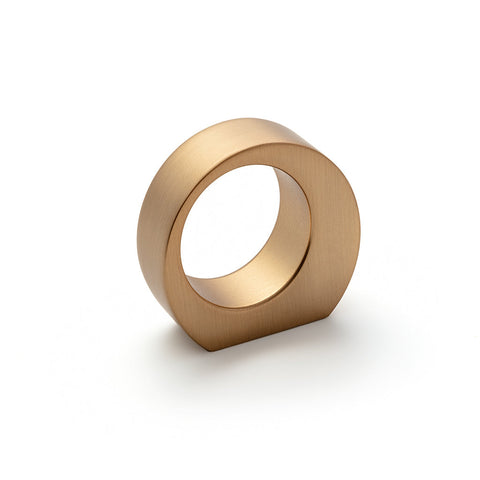 Furniture Knobs H2150 Material: Zinc alloy Finish: Nickel BrushedGold Brushed Dimensions: 56 x 50 mm Note: Please order screws separately:022.35.225: 22mm Screws for use with all Häfele handles where panel thickness is 16 - 18mm022.35.387: 38mm Screws for
