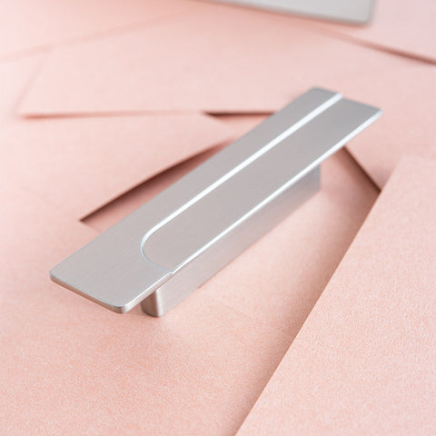 Furniture Handle H2195 Material: Zinc alloy Finish: Dark PewterNickel BrushedSlate Grey Hole centres: 64 mm Dimensions: 124 x 23 mm173 x 23 mm Note: Please order screws separately:022.35.225: 22mm Screws for use with all Häfele handles where panel thickne