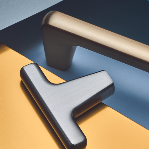 H2335 Cabinetry Knob, 4 colours Finish: Matt black Brushed nickel plated Gold coloured brushed Graphite coloured Dimensions: 47 x 32mm Note: Please order screws separately:022.35.225: 22mm Screws for use with all Häfele handles where panel thickness is 16