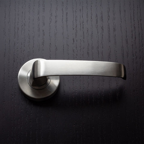Noosa Lever Handle. Features: Solid stainless steel handleStainless steel rose cover and diecast baseConcealed through-bolt rose fixing Press fit rose cover Finish: Satin stainless steel Door thickness: Passage 32 - 50Privacy 32 - 42 Spindle: Ø7.6 Centre:
