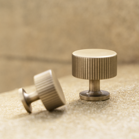 Freya Solid Brass Knob | Bronze S - M