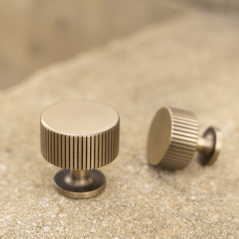 Freya Solid Brass Knob | Bronze S - M