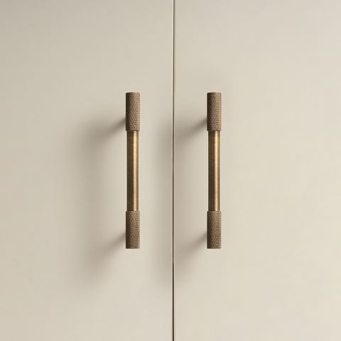 Hans Solid Brass Handle | Bronze