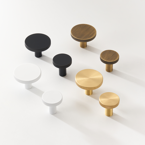 Soren Solid Brass Knob | Black S - M