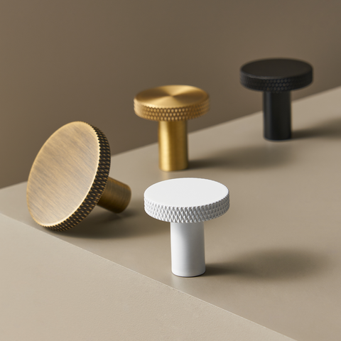 Soren Solid Brass Knob | Black S - M