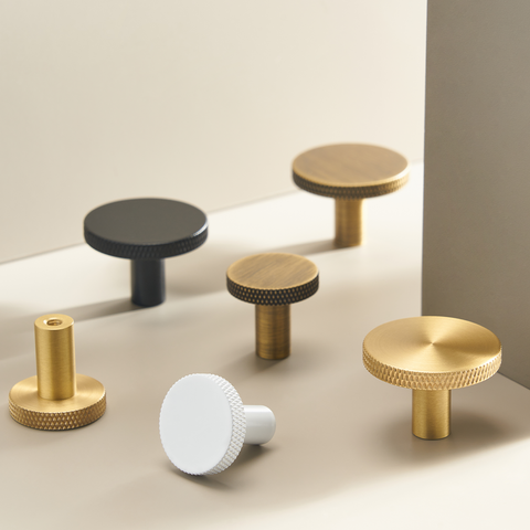 Soren Solid Brass Knob | Black S - M