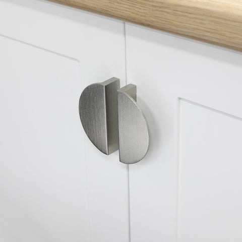 Half Moon Furniture Pull Handle Material Aluminium Colour/Finish Nickel-plated brushedBrass brushedBlack mattWhite matt Hole centre 64 mm Note Please order screws separately:022.35.225: 22mm Screws for use with all Häfele handles where panel thickness is