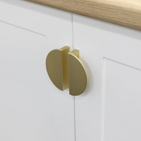 Half Moon Furniture Pull Handle Material Aluminium Colour/Finish Nickel-plated brushedBrass brushedBlack mattWhite matt Hole centre 64 mm Note Please order screws separately:022.35.225: 22mm Screws for use with all Häfele handles where panel thickness is