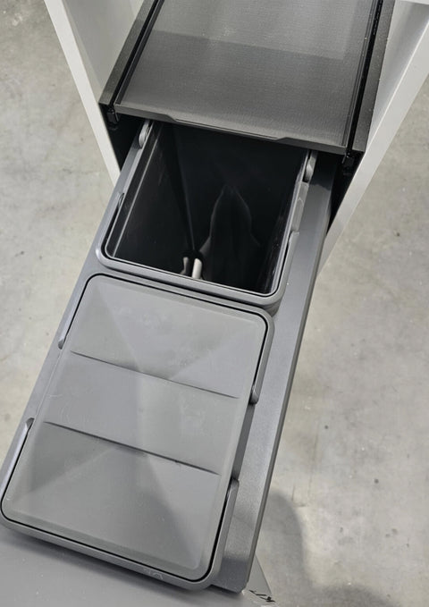 Odour-Reducing Lid for Cleaner, Fresher Cabinets