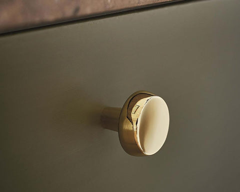 Furnipart Autumn Knob. Finish: Polished Brass.Diameter: 28mm