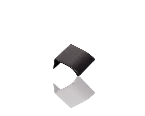 Furnipart Edge Straight knob. Finish: Antique Bronze. Length: 40mm