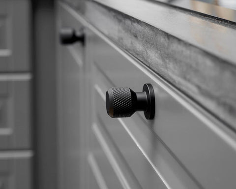 Furnipart Manor Round Knob. Diameter: 30mm