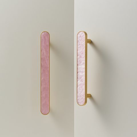 Prisma Solid Brass & Acrylic Round Handle | Satin Brass & Marbled Pink S - M