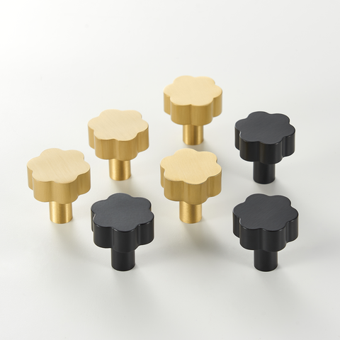 Wavey Solid Brass Knob II | Satin Brass