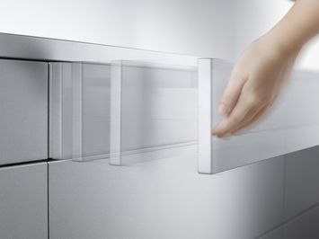 Opening and closing ease
