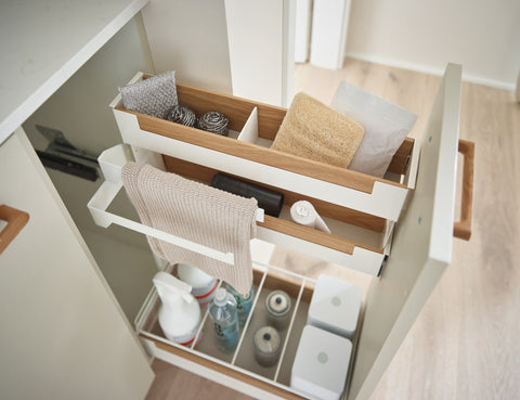Peka Pinello Towel white pull-out viewed from above with towel rail, sponges and cleaning bottles